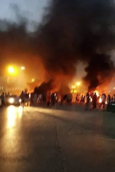 Libya halkı Bingazi'de sokağa dökülerek Hafter'i protesto etti - 4