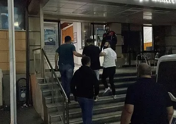 Önce taksiyi ardından lüks aracı gasp etti! Eskişehir'de hareketli gece