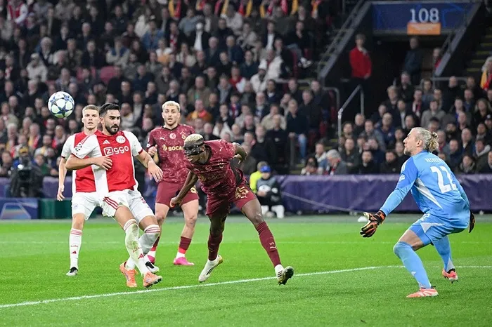 galatasaray-amsterdamda-kukredi-osimhenden-3-gollu-resital-1762381707911.jpeg Fotoğraf (AFP)