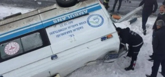 Van’da içinde hasta bulunan ambulans yan devrildi: 5 yaralı