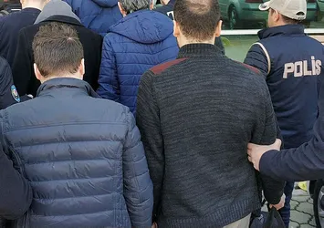 53 muvazzaf askere FETÖ baskını