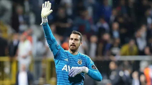 Fenerbahçe'de kaleci Harun Tekin hastaneye kaldırıldı - 4