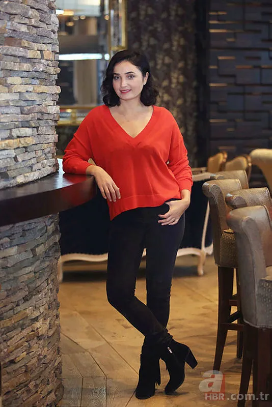 Gökçe Bahadır’ın annesini gören şaştı kaldı! Güzelliğiyle hayran bıraktı 8