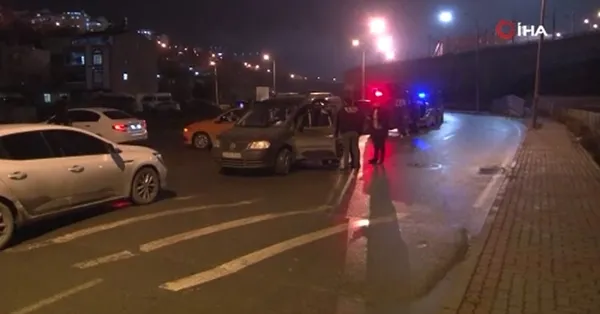 istanbulda-polis-ekiplerine-silahli-saldiri-1-polis-yarali-1673644130953.jpg İstanbul'da polis ekiplerine silahlı saldırı: 1 polis yaralı - 4