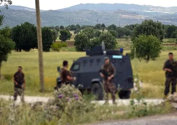 Diyarbakır'da PKK'lı teröristler baba ve oğlunu katletti