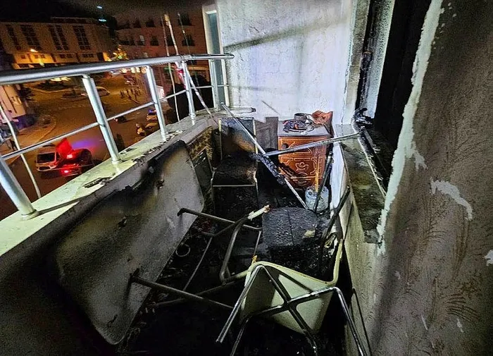 1724618475286.jpeg Iğdır'da 5 katlı binada yangın! Kiracı evi ateşe verdi - 2