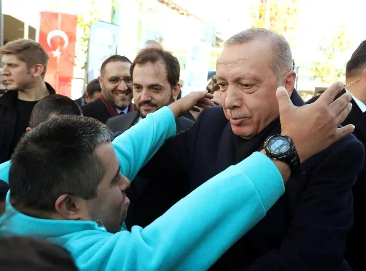 Başkan Erdoğan’ı görür görmez sarıldı!
