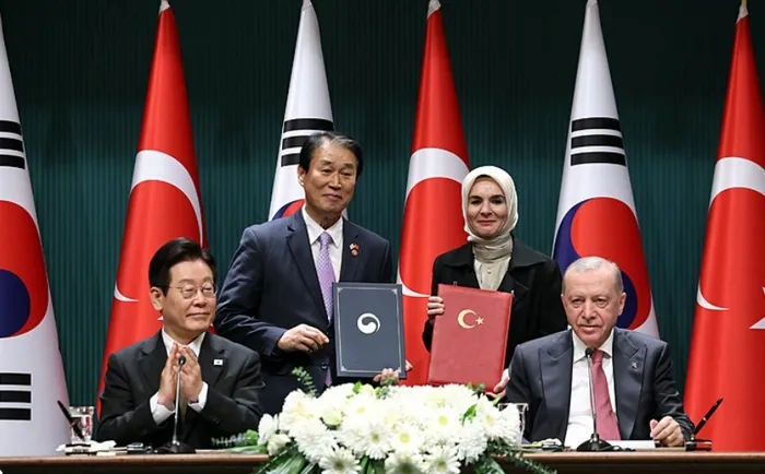 turkiye-guney-kore-arasinda-nukleer-anlasma-baskan-erdogan-savunma-sanayiinde-onemli-projeler-imzalandi-1764003632261.jpg Fotoğraf-AA