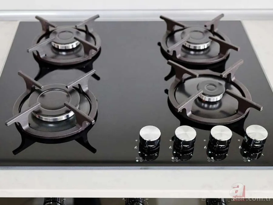 Siyah ocakta toz ve yağ lekesine son! Ovalamadan bir çırpıda tertemiz olacak! 1 kaşık eklemeniz yeterli! 6