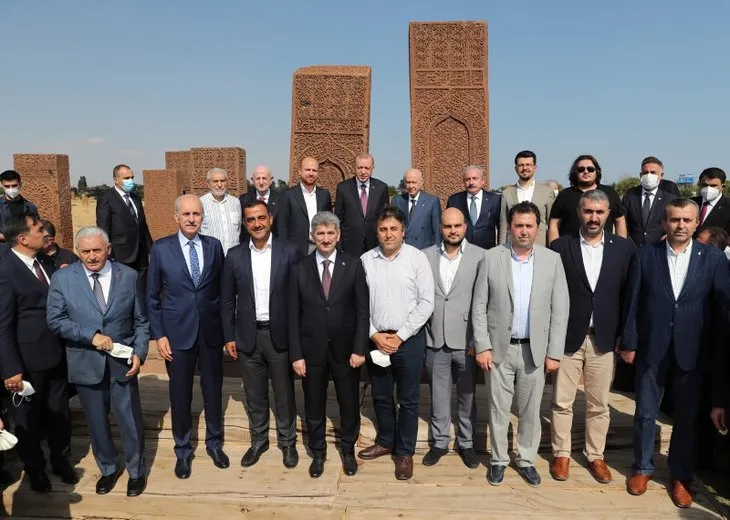 Başkan Erdoğan Ahlat’ta Selçuklu Meydan Mezarlığı’nı ziyaret etti