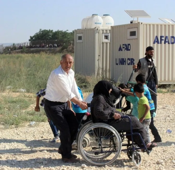 Suriyeliler koşa koşa ülkelerine gidiyor