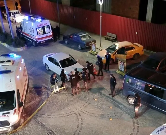 1711779054629.jpeg Trabzon'da hareketli gece! Pompalı peş peşe ateşlendi - 1