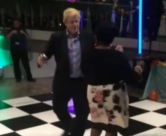 İngiltere Başbakanı Boris Johnson'ın dans videosu alay konusu oldu! Tepkiler büyüyor - 1