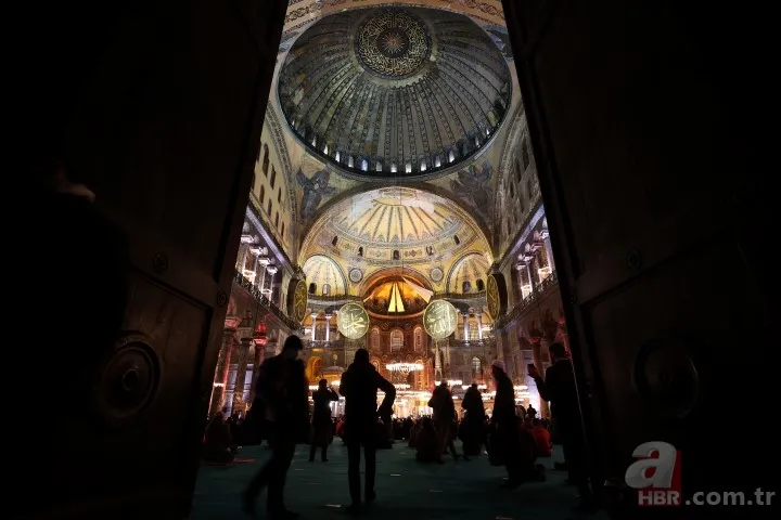 Ayasofya Camii'nde Regaip Kandili coşkuyla idrak edildi 24