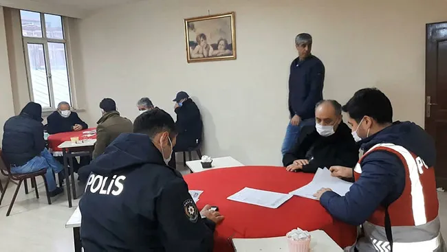 İstanbul’da 4. kez baskın yapılan kahvenin sahibi: Ben bu koronaya inanmıyorum