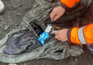 Fırtına dalgalara kapılan 2 lise öğrencisinin eşyaları dört gün sonra bulundu