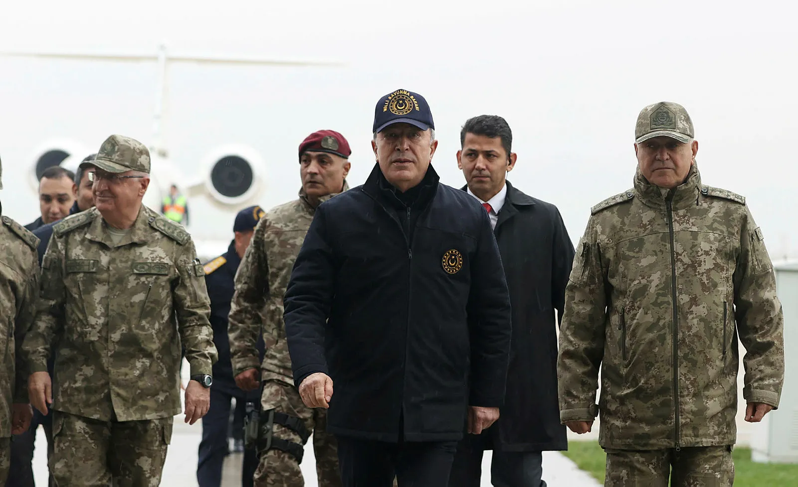 Son dakika: Milli Savunma Bakanı Hulusi Akar ve komuta kademesi Suriye sınırında