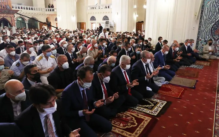 Başkan Erdoğan Kurban Bayramı namazını Hala Sultan Camii’nde kıldı