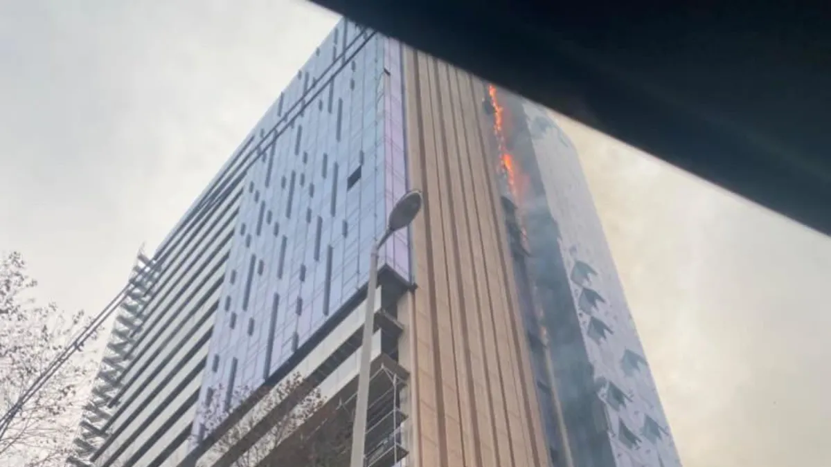 Sarıyer'de otel inşaatında yangın! Ekipler sevk edildi