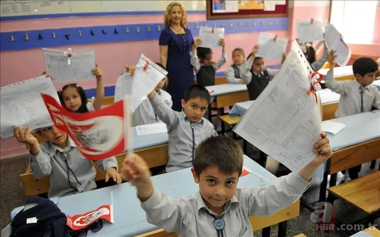 20 milyonu aşkın öğrenci karne aldı 🎓 Öğretmenin öğrencisine yazdığı karne notu sosyal medyayı salladı 📝 6